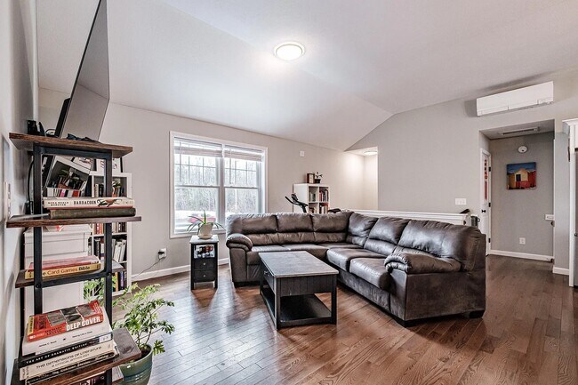 Primary Photo - 364 Buxton Rd