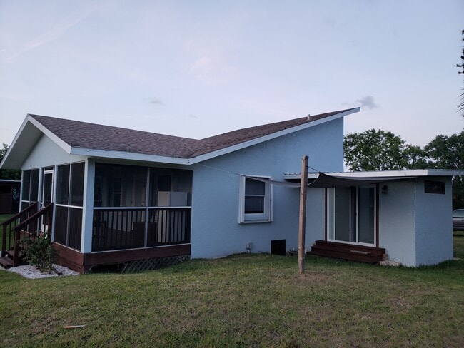 Building Photo - 868 Bay Dr