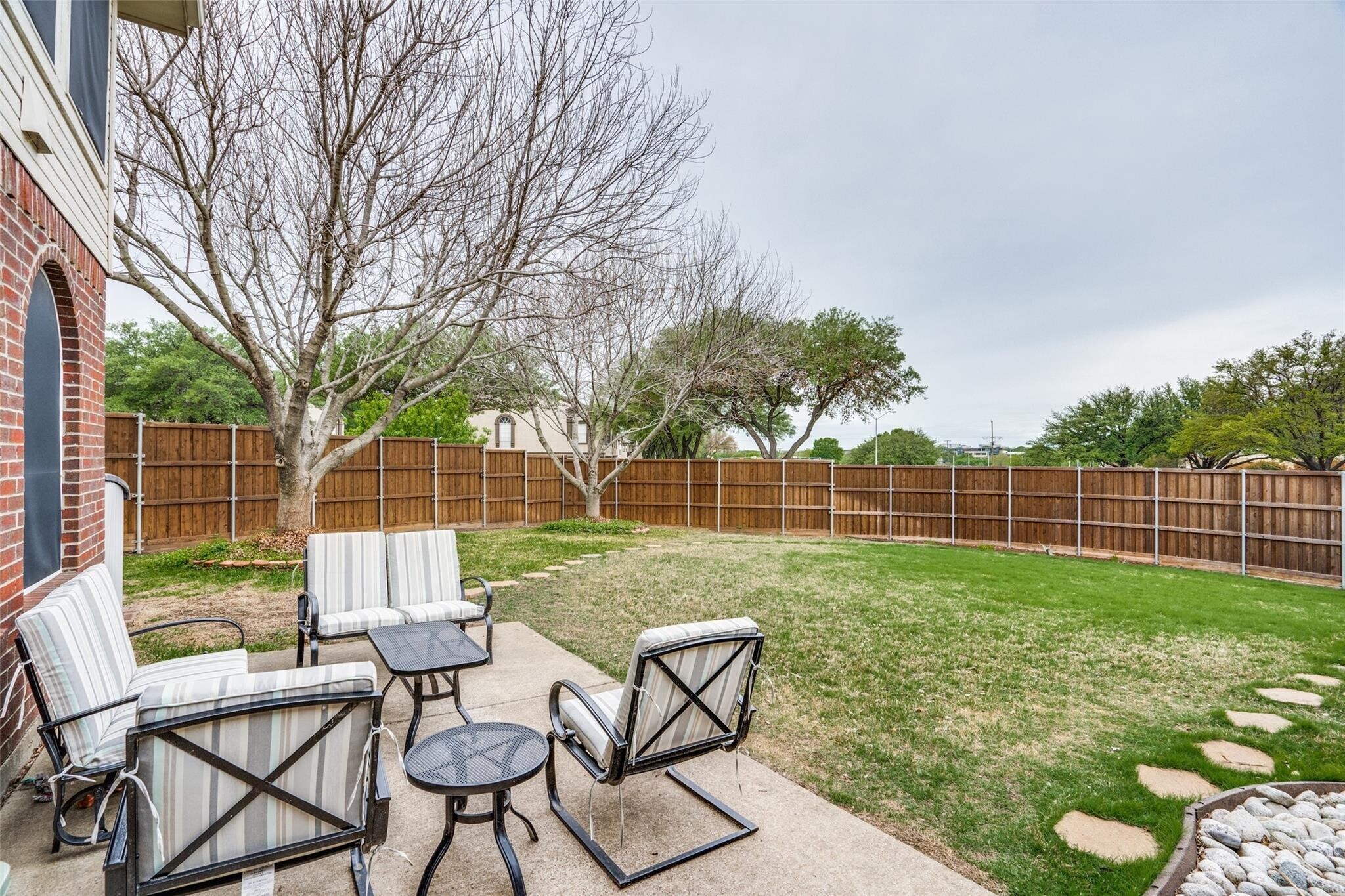 Building Photo - 4817 Carolwood Dr