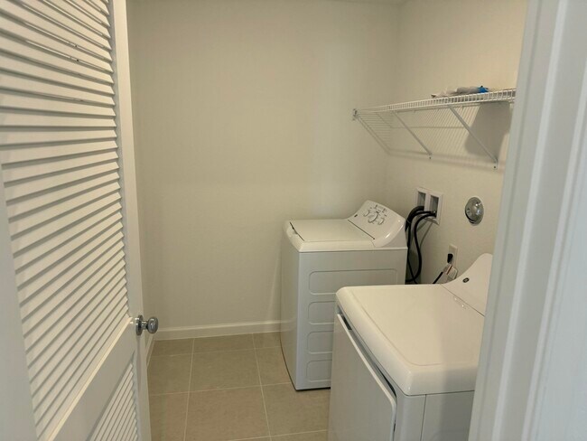 Building Photo - 10856 NW Everbreeze Dr