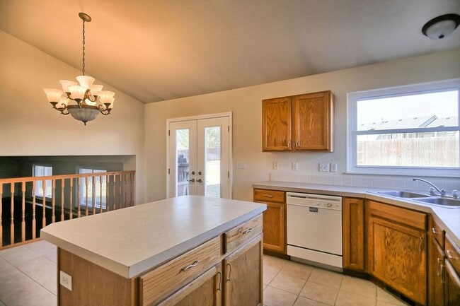 Building Photo - Charming 3 Bedroom Across from Playground & Large Fenced Yard
