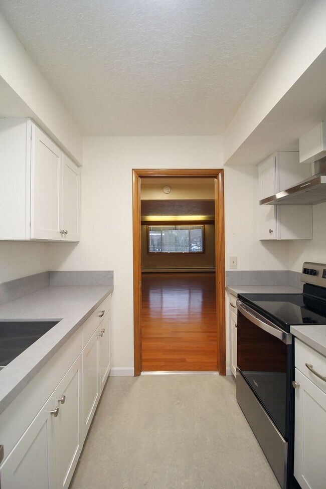 Building Photo - 3200-3236 SW Marigold St