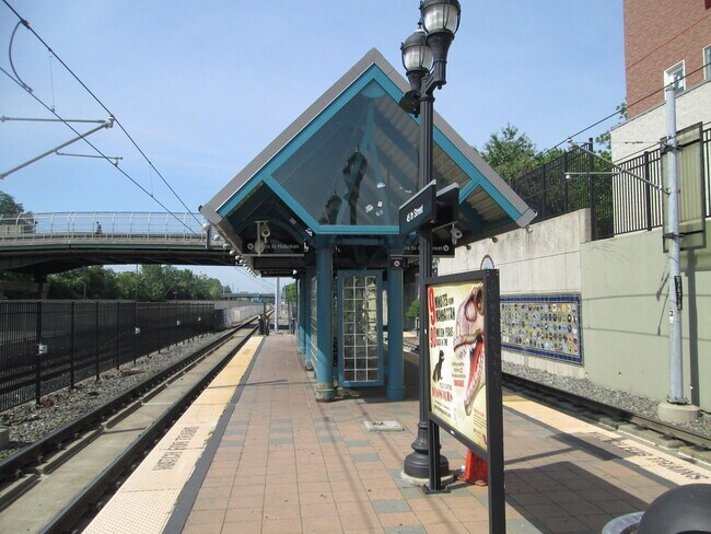 Building Photo - 41 E 48th St