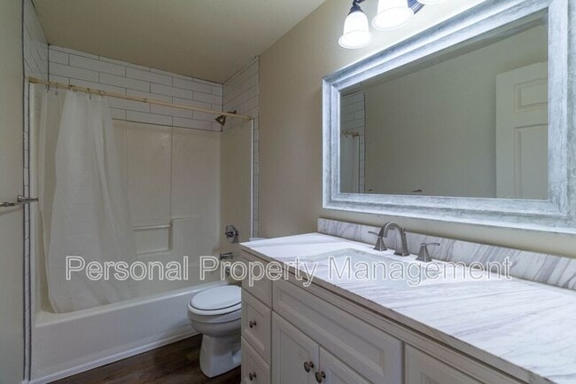 Building Photo - 1327 Z St