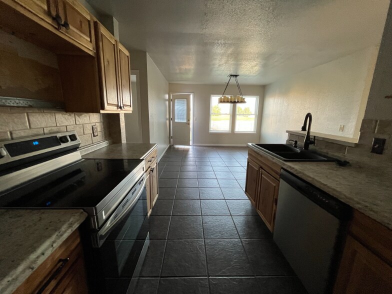 Building Photo - 1713 Eagle Dr
