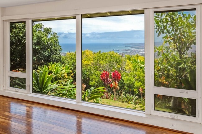 Building Photo - Beautiful Custom Built Home in Wailuku Heights, 2 Bed/3 Bath with Flex Room, Magnificent Ocean/Mo...