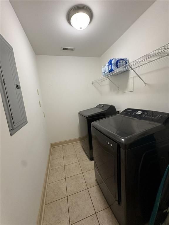 Building Photo - 804 Madison Ln S E