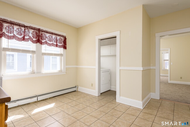 Building Photo - 108 Belden St