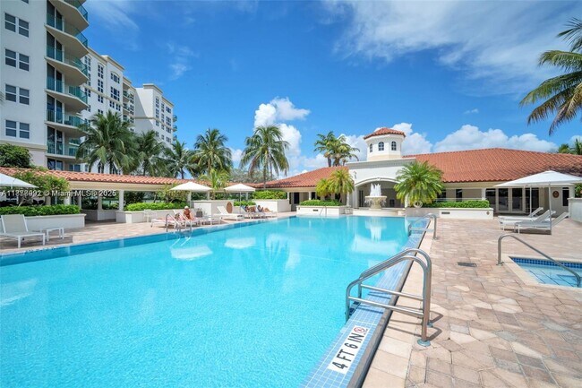 Building Photo - 20000 E Country Club Dr