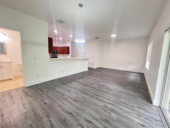 Building Photo - 3930 Sabal Way