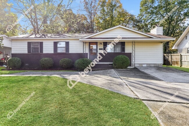 Primary Photo - Beautifully Renovated 3 Bedroom 1.5 Bath -...