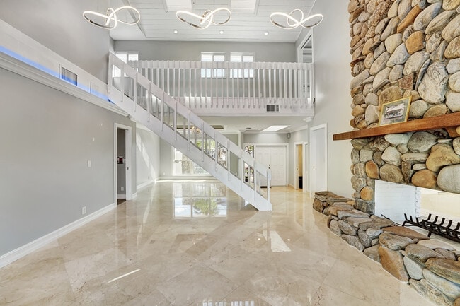 Building Photo - 937 Fern Dr