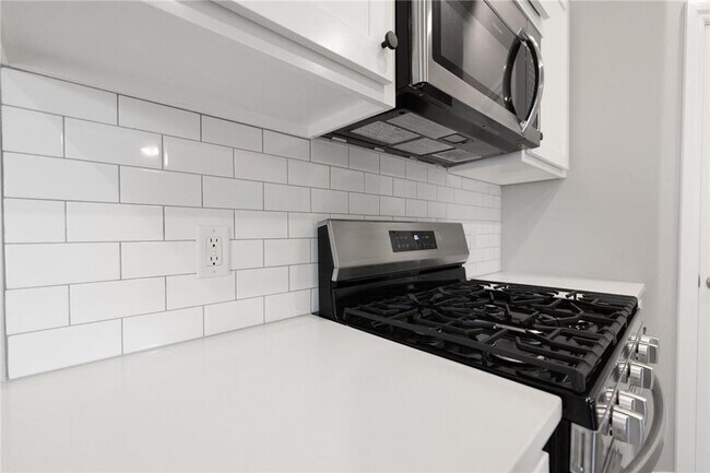 Building Photo - LUXURY NEW 3 Bedroom 2 Bathroom Home in Piedmont Schools (Neighborhood Park and Basketball court)