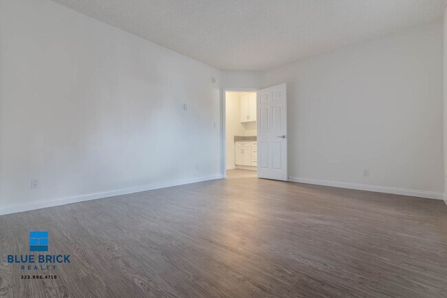 Building Photo - 8123 Langdon Ave
