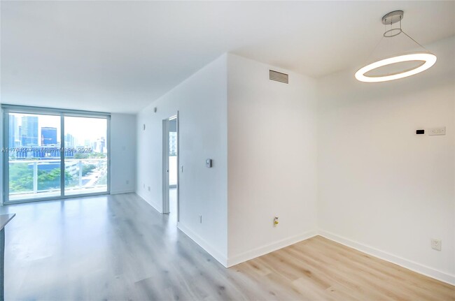 Primary Photo - 4250 Biscayne Blvd