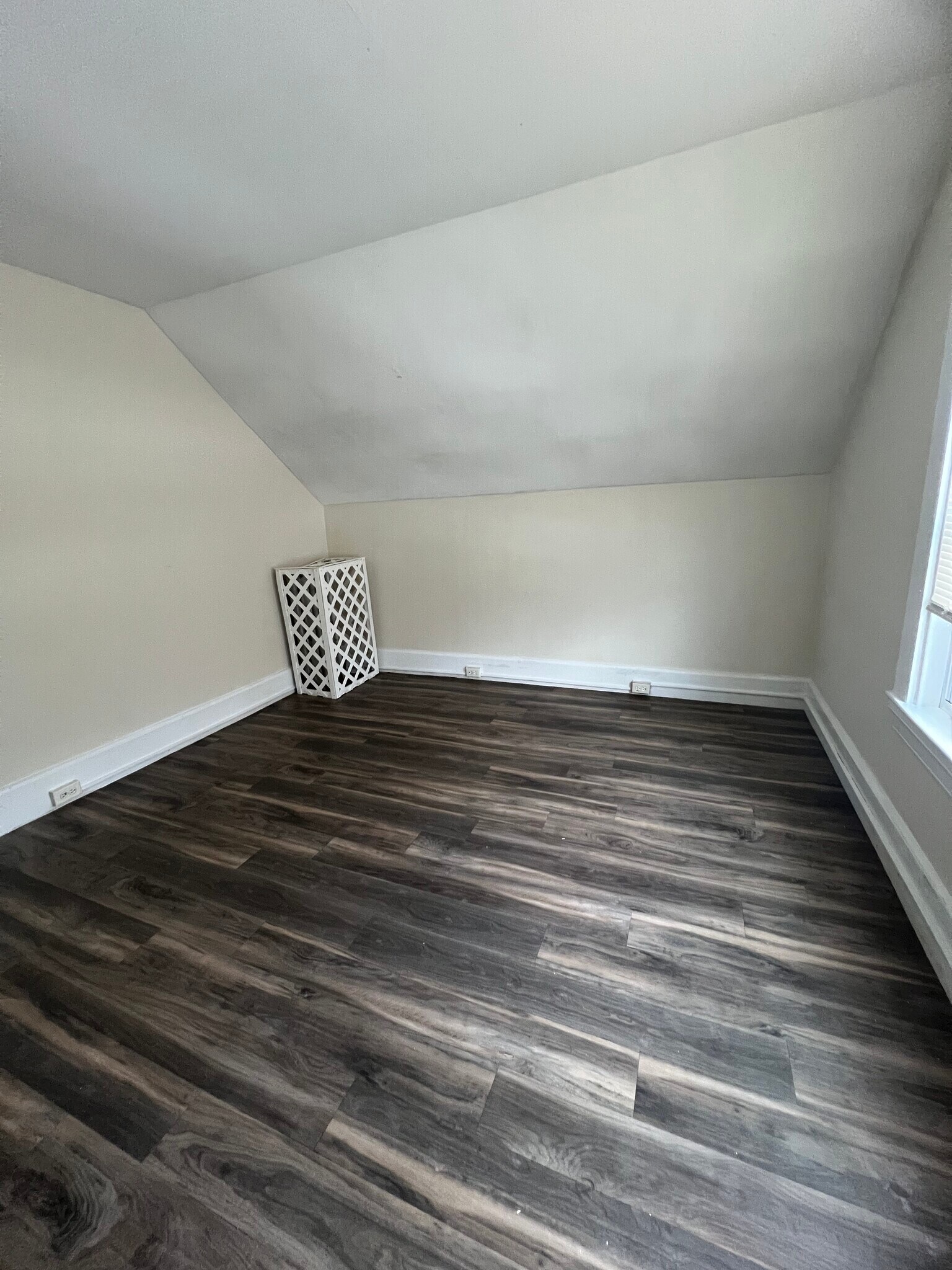 Building Photo - 903 Centre St