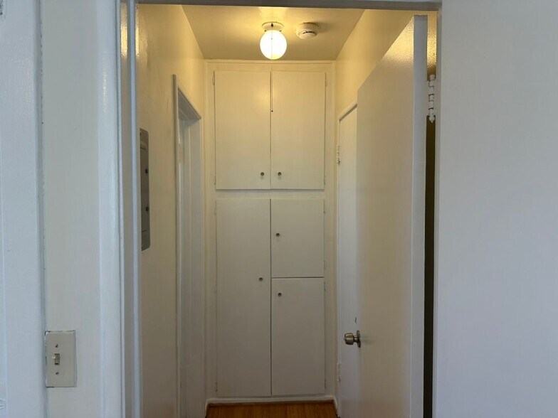 Building Photo - 373 Myrtle St