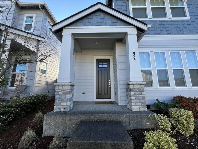 Building Photo - 3-Bedroom Home in Reed’s Crossing with Luxurious Primary Suite & Open Floor Plan, Fireplace, Wash...