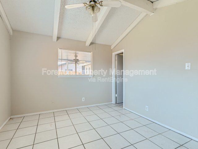 Building Photo - 7422 Stonehouse Dr