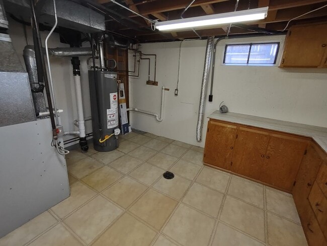 Building Photo - ALL PROSPECTIVE TENANTS MUST SUBMIT A $58 ...