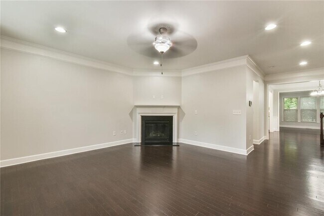 Building Photo - 1518 Woodbridge Way NE