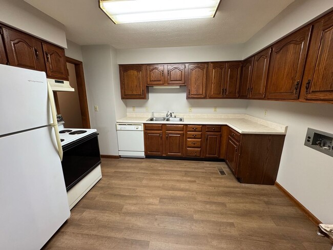 Building Photo - 2 bedroom 1 bath duplex in Lone Oak