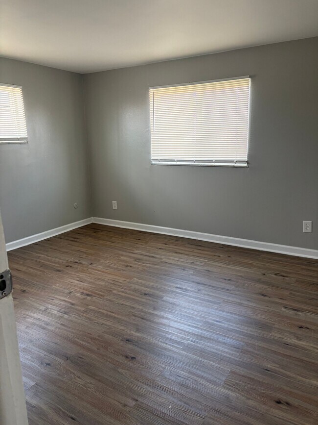 Building Photo - 3600 Cushing Dr