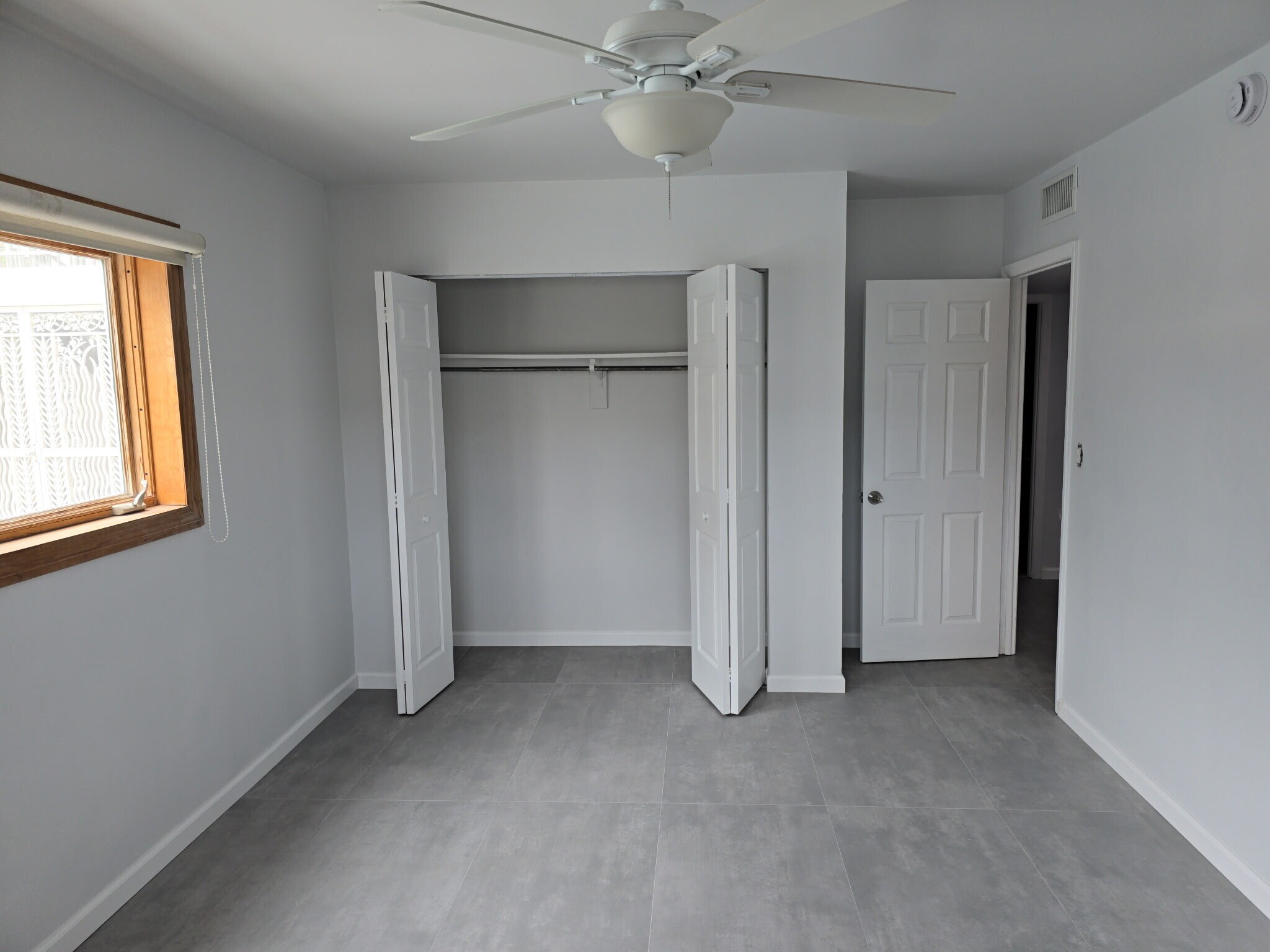 Building Photo - 11610 N Bayshore Dr