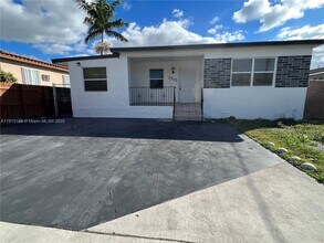 Building Photo - 3315 SW 91 Ave