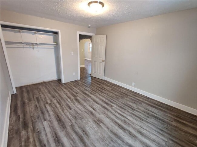 Building Photo - 421 Colescott St