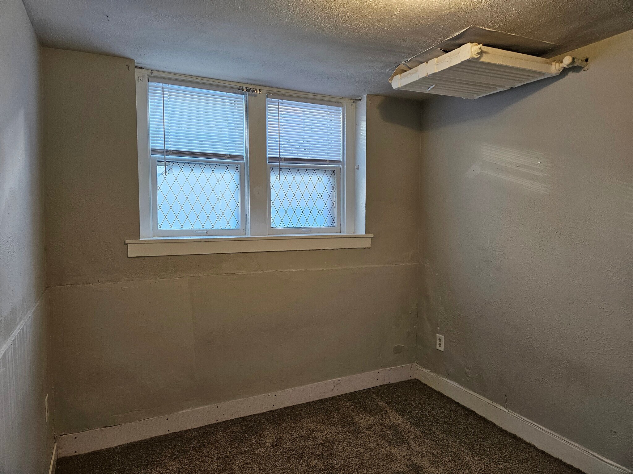 Building Photo - 2910 James Ave S