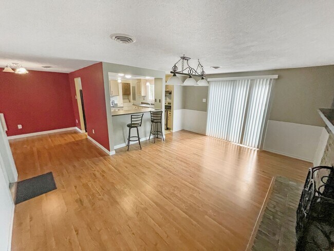 Building Photo - Beautiful 3-Bedroom, 1.5-Bath Rancher on C...