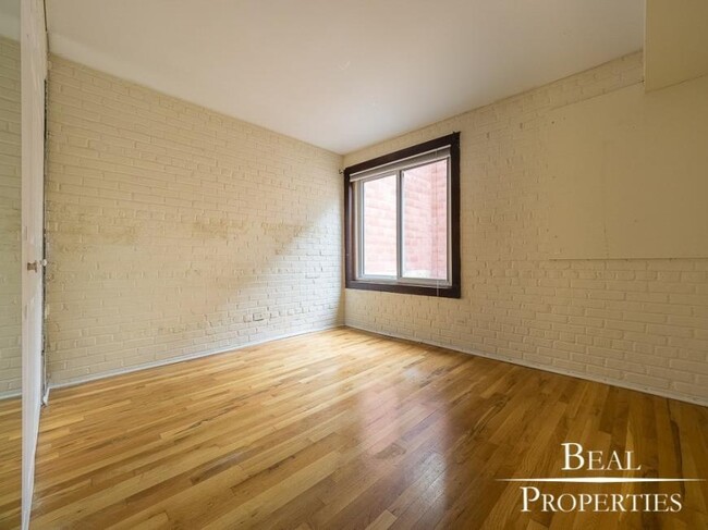 Building Photo - 2 bedroom in CHICAGO IL 60610