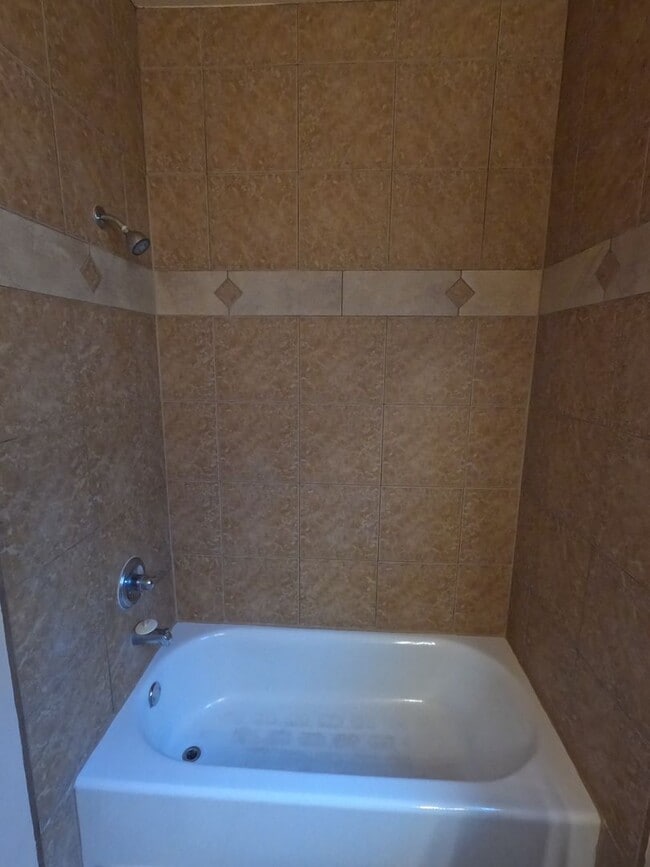 Building Photo - 1401 W Brown Rd