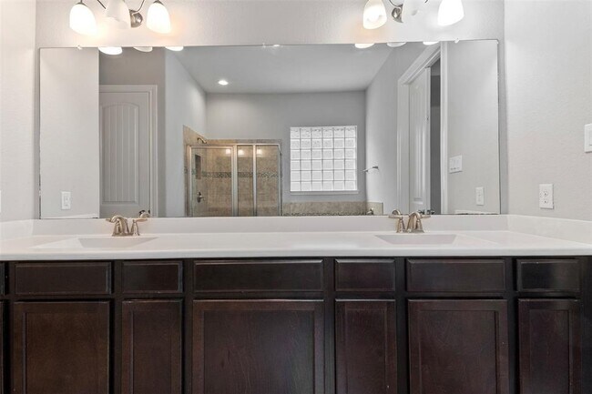 Building Photo - 4926 Thunder Creek Ln