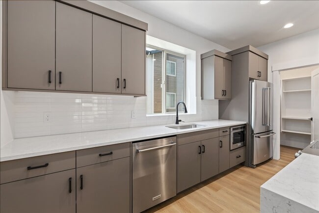 Building Photo - Modern, New 3-Story Boise Bench Townhome with Garage in a Prime Location