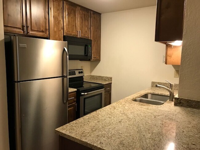 Building Photo - 1BD/1BA Condo located on the Germantown/Me...