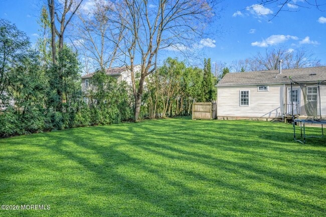 Building Photo - 28 Oak Ln