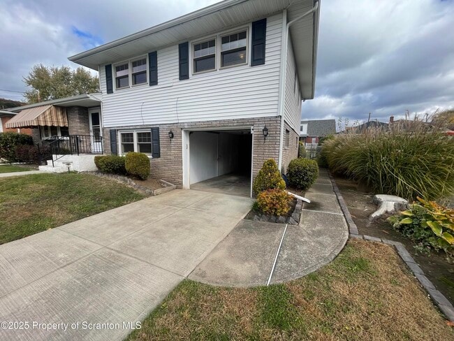 Building Photo - 708 Woodmere Ave