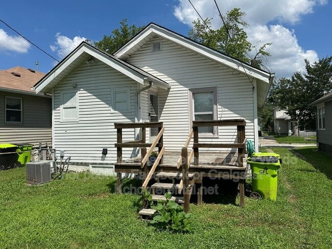 Building Photo - 1227 E 22nd Ave