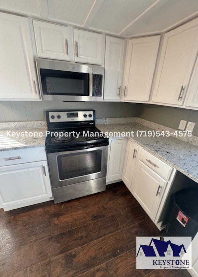 Building Photo - Horse Lover's Dream, Complete With Stable and Corral! 3 Bedroom/1 Bathroom Home $1500/$1500