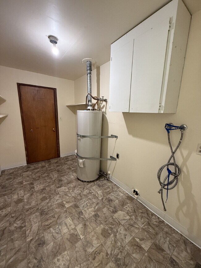 Building Photo - Rambler in Maple Valley Available Now!