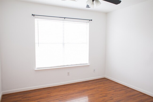 Building Photo - 8910 Sage Pl Dr