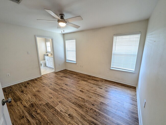 Building Photo - 1020 Freeport Ct