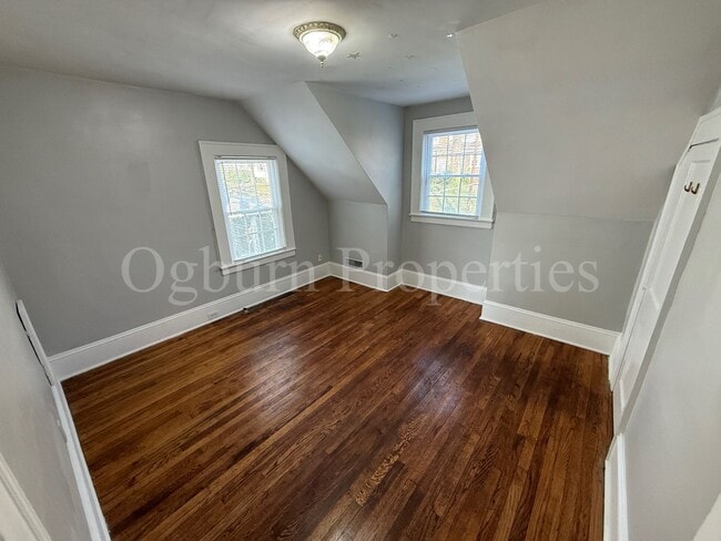 Building Photo - 114 S Sunset Dr