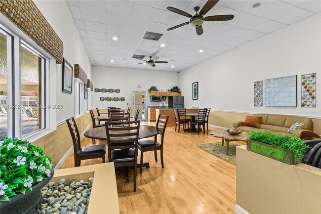 Building Photo - 7464 Pinewalk Dr S