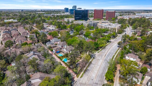 Building Photo - 622 Pink Azalea Trail