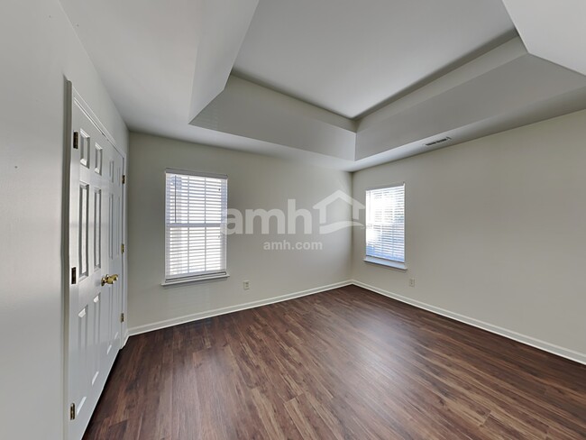 Building Photo - 5124 Kiev Dr