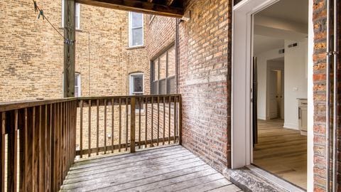 Building Photo - 1906 N Whipple St