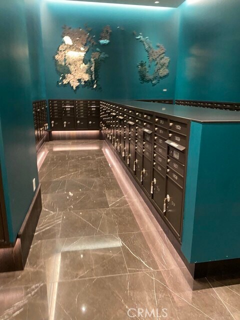 Building Photo - 400 S Broadway